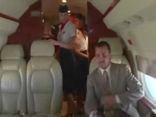 Concupiscent stewardesses sať ich clients ťažký johnson na the lietadlo