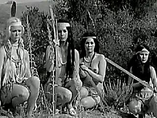 Tribal רוקדים של עירום הידי בנות