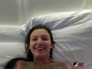 Tetovētiem modele adel asanti fucked uz viņai viesnīca istaba