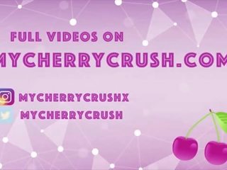 Séduisant fesses taquineries en culottes et masturbation avec jouets - cherrycrush