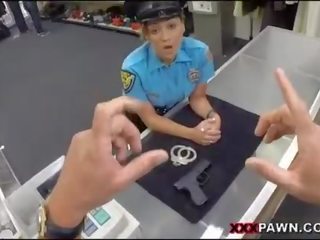 Bezpieczeństwo oficer pieprzony z pawnkeeper na pieniądze