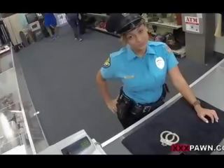 Łaciński bezpieczeństwo oficer pawns jej cipka